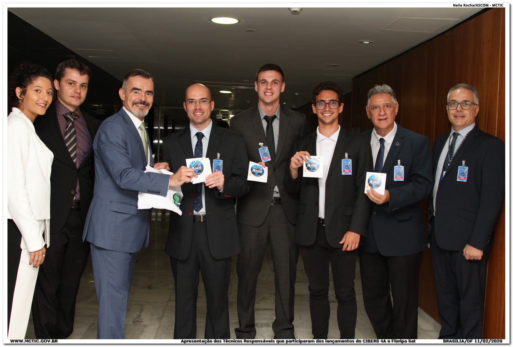 Carlos Moura receives commemorative T-shirt from FloripaSat-1