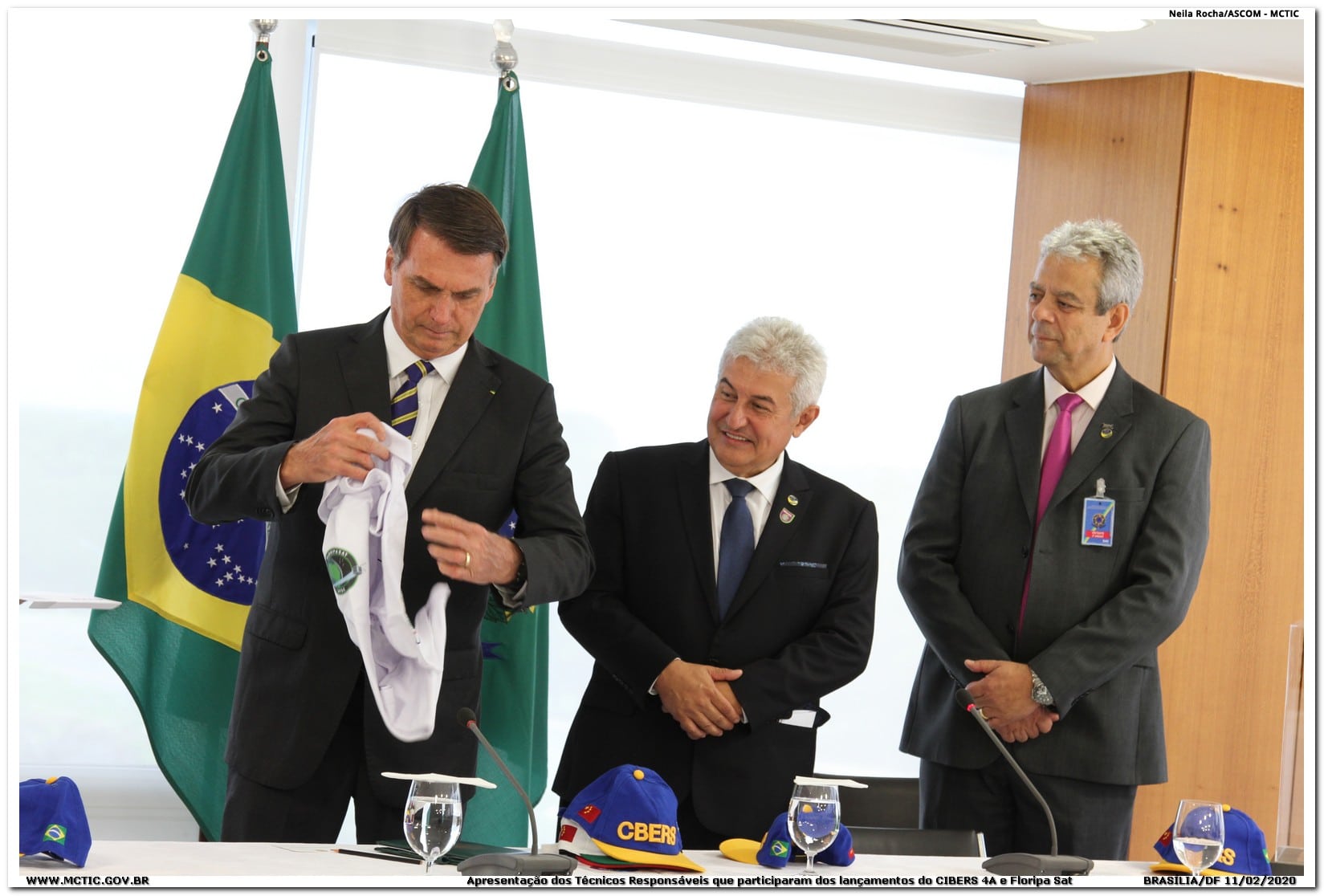 Bolsonaro receives commemorative T-shirt from FloripaSat-1